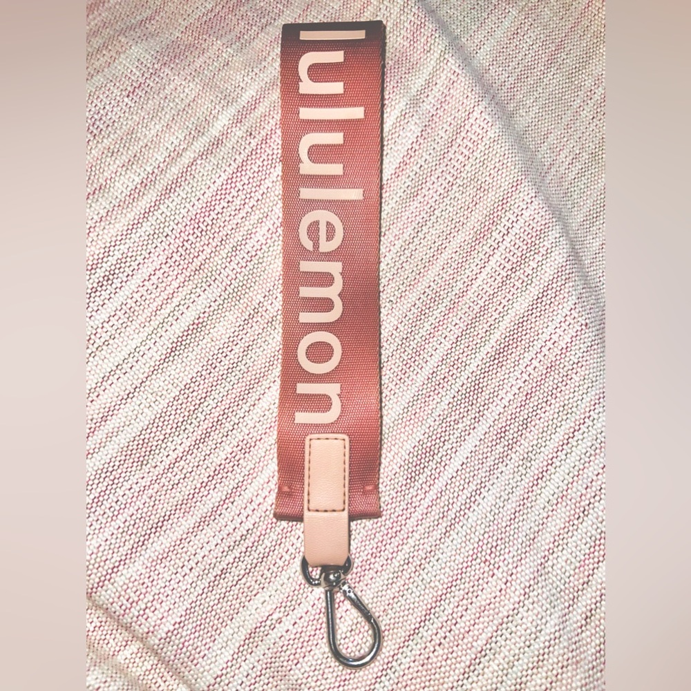 lululemon clip key ring + lanyard